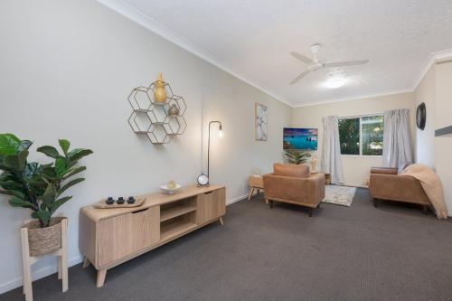2 bed unit in South Townsville