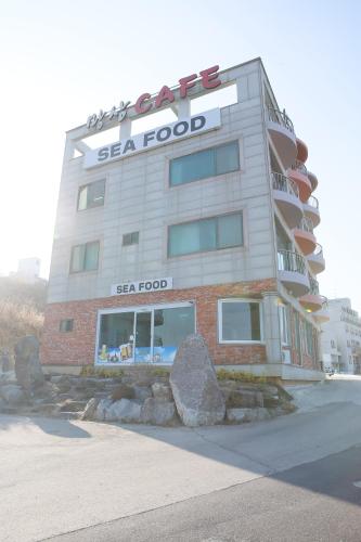 Mangsang Beach Pension in Okgye-myeon