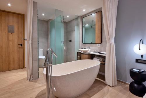 room detail thumbnail 2