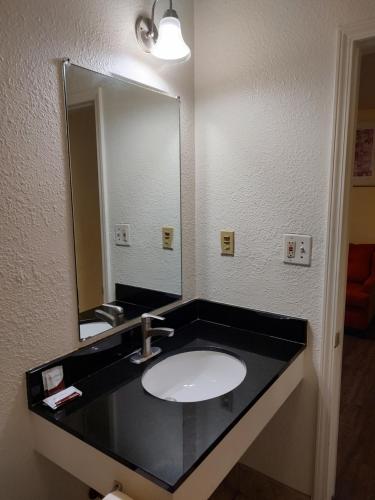 Economy Inn Richmond – Richmond, CA