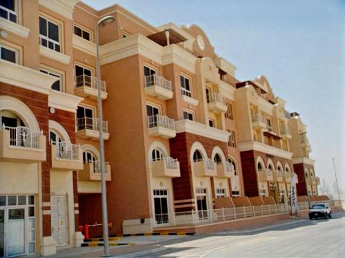 Huge Entire apartment for Couples ,families & Groups -up to 5 Guests- with free pool, steam & Sauna ,JVC,Dubai, Dubaï (photo 10)