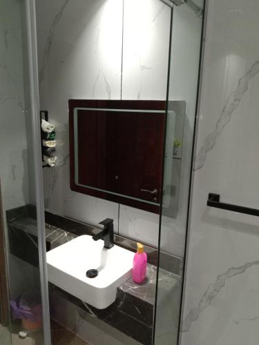 Huge Entire apartment for Couples ,families & Groups -up to 5 Guests- with free pool, steam & Sauna ,JVC,Dubai, Dubaï (photo 7)