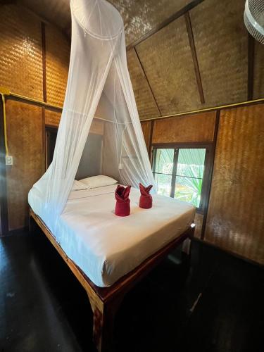 Khaosok Bamboo Huts Resort