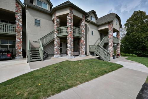 Unit 109 2 BDRM 2 BA condo in Birchwood, USA