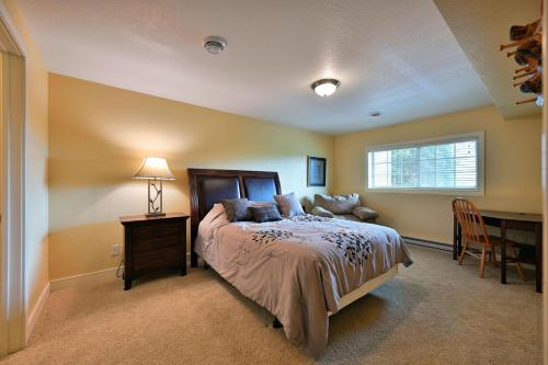 Unit 109 2 BDRM 2 BA condo - image 2