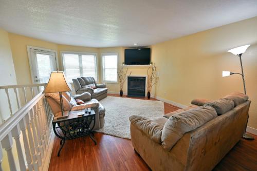 Unit 109 2 BDRM 2 BA condo - image 12