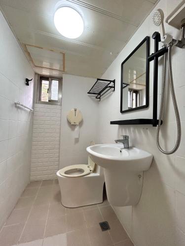 room detail thumbnail 2