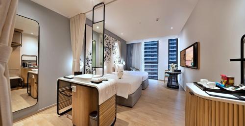 room detail thumbnail 1