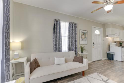 Central Galveston Apartment about 1 Mi to the Strand! in Galveston, USA