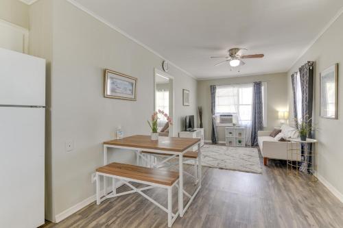 Central Galveston Apartment about 1 Mi to the Strand! in Galveston, USA