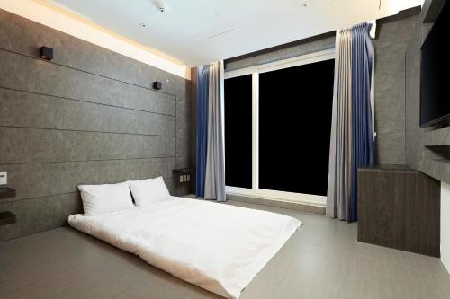 1 futon bed