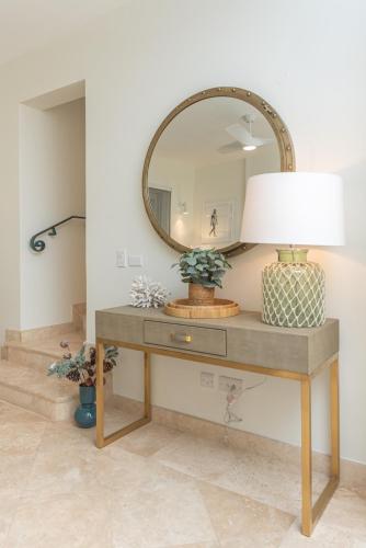 "Beach Happy" Schooner Bay - Beachfront Apartment