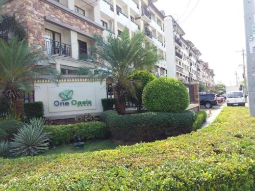 One Oasis A14 Shortwalk to Sm City Davao + free wifi+ Netflix near Liza's Ihaw-Ihaw