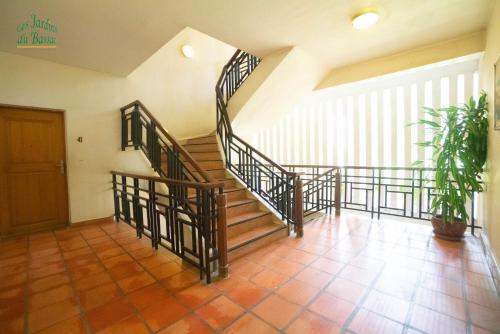 One-Bedroom Apartment image 5