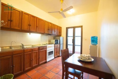 One-Bedroom Apartment image 1