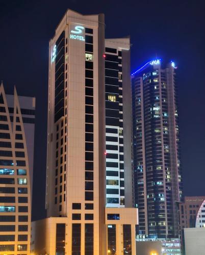 Unterkunft von außen, S Hotel Bahrain in Manama