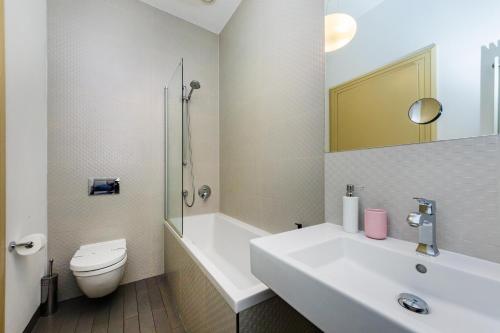 Bellevue Apartment - image 13