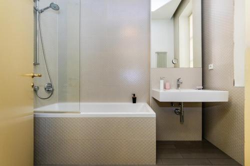 Bellevue Apartment - image 3
