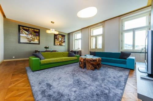 Bellevue Apartment - main image