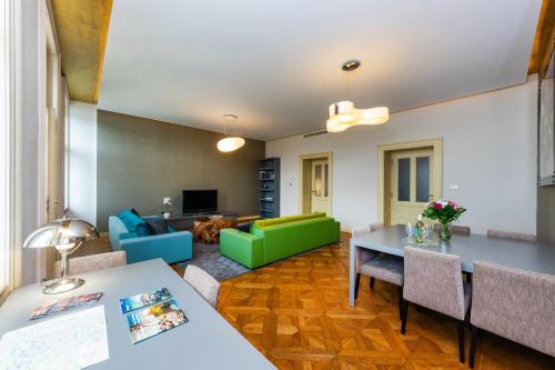 Bellevue Apartment - image 6