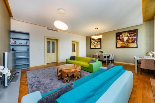 Bellevue Apartment - image 5