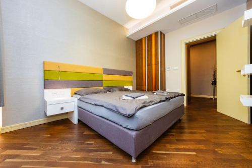 Bellevue Apartment - image 11