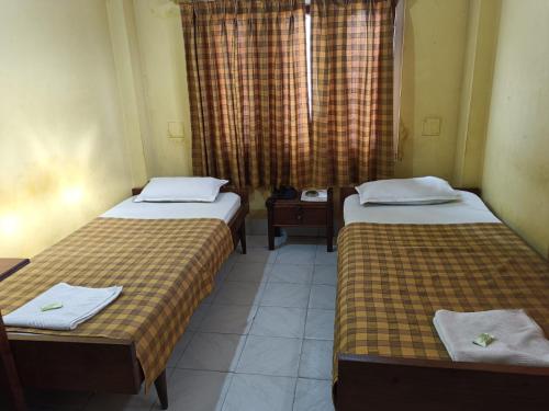 2 twin beds