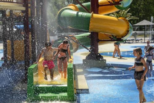 Aquapark, Camping Wedderbergen in Verspreide huizen in de Weddermarke