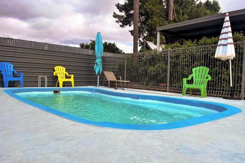 Zwembad, Country Roads Motor Inn in West Wyalong