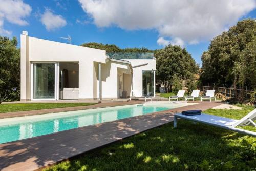 Modern villa with heated pool and sauna