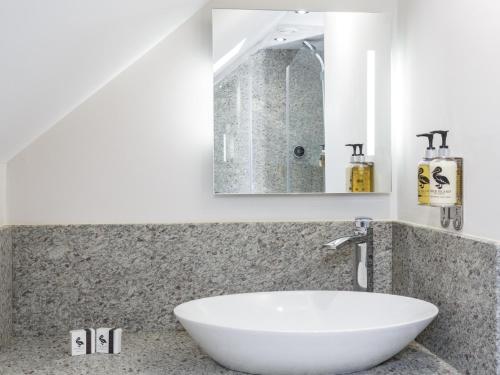 The Orange Tree - image 2