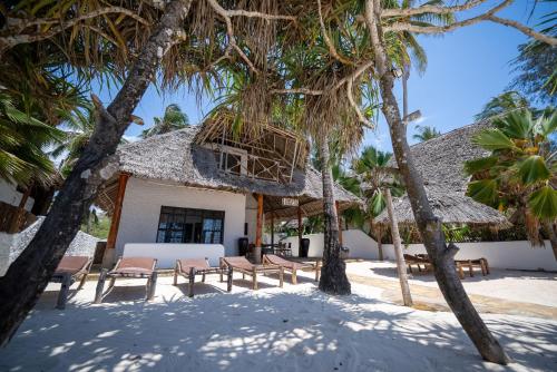 Beachfront Villa Hideaway ZanzibarHouses