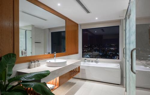 room detail thumbnail 2