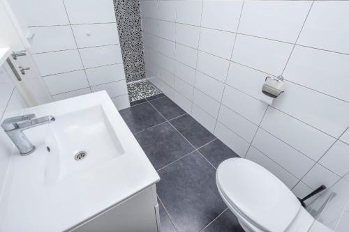 Apartments Maja - image 8