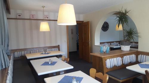 gedeelde lounge/tv-ruimte, Mountain Motel in Ostbach