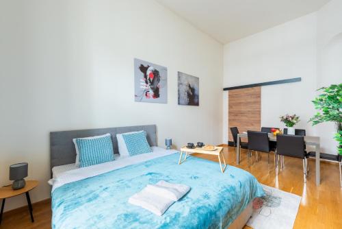 Spacious 3-bedrooms apartment near Karlin Square, Прага (фото 10)