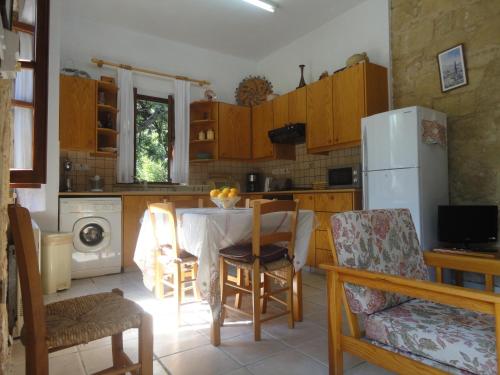 Spanos House in 古迪