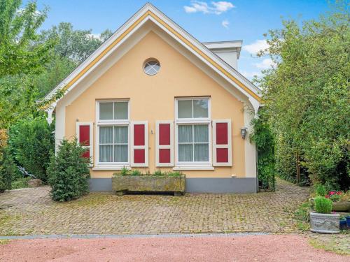 Picturesque Holiday Home in Oldenzaal with Jacuzzi