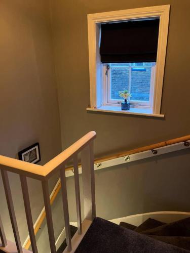 Cosy 2-Bed Cottage in a World Heritage Village in Shipley