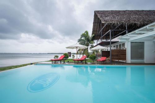 StayVista at The Rain - River Villa with Infinity Pool