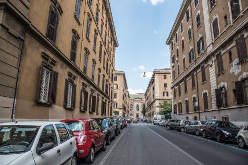 Entrance, Grandis Rooms near Arcibasilica di San Giovanni in Laterano