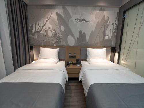 Thank Inn Plus Lanzhou New District Zhongchuan Airport Rainbow City photo 2