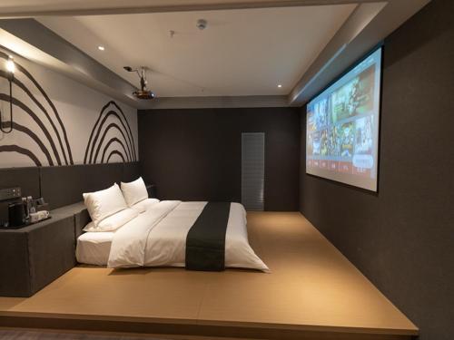 Thank Inn Plus Lanzhou New District Zhongchuan Airport Rainbow City photo 4
