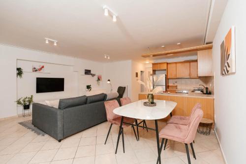 Phaedrus Living: Cozy Flat Koukaki, Atenas