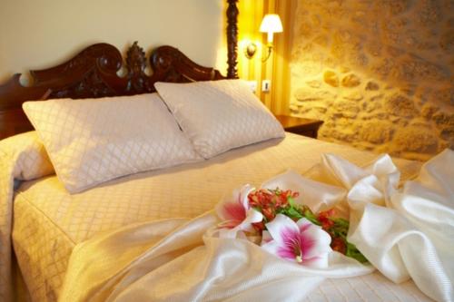 Hotel Vila do Val - Tap to explore photos