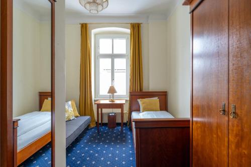  Hotelpension-Zimmer direkt am See, Unterkunft in Gmunden