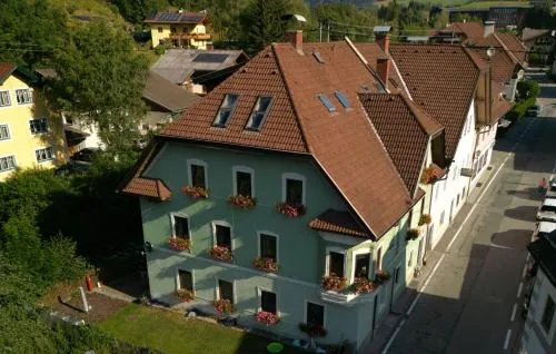 Aparthaus-Kiebitz in Rennweg, Österreich