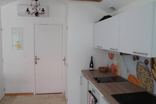virtuve, Gîte Pétronille - pied à terre dans le saumurois (Gite Petronille - pied a terre dans le saumurois) in Vernoil-le-Fourrier