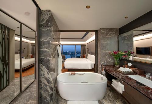 room detail thumbnail 2