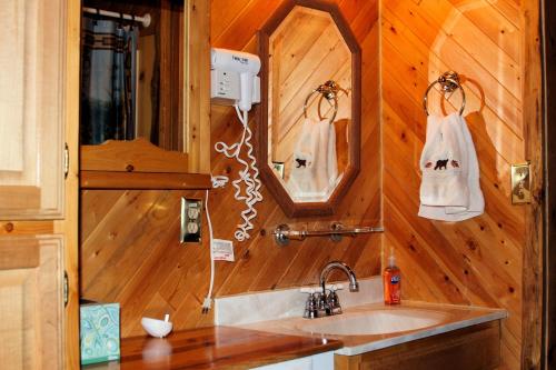 Vannas istaba, Wise Old Hunter Lodge in Enhorpointa (AK)